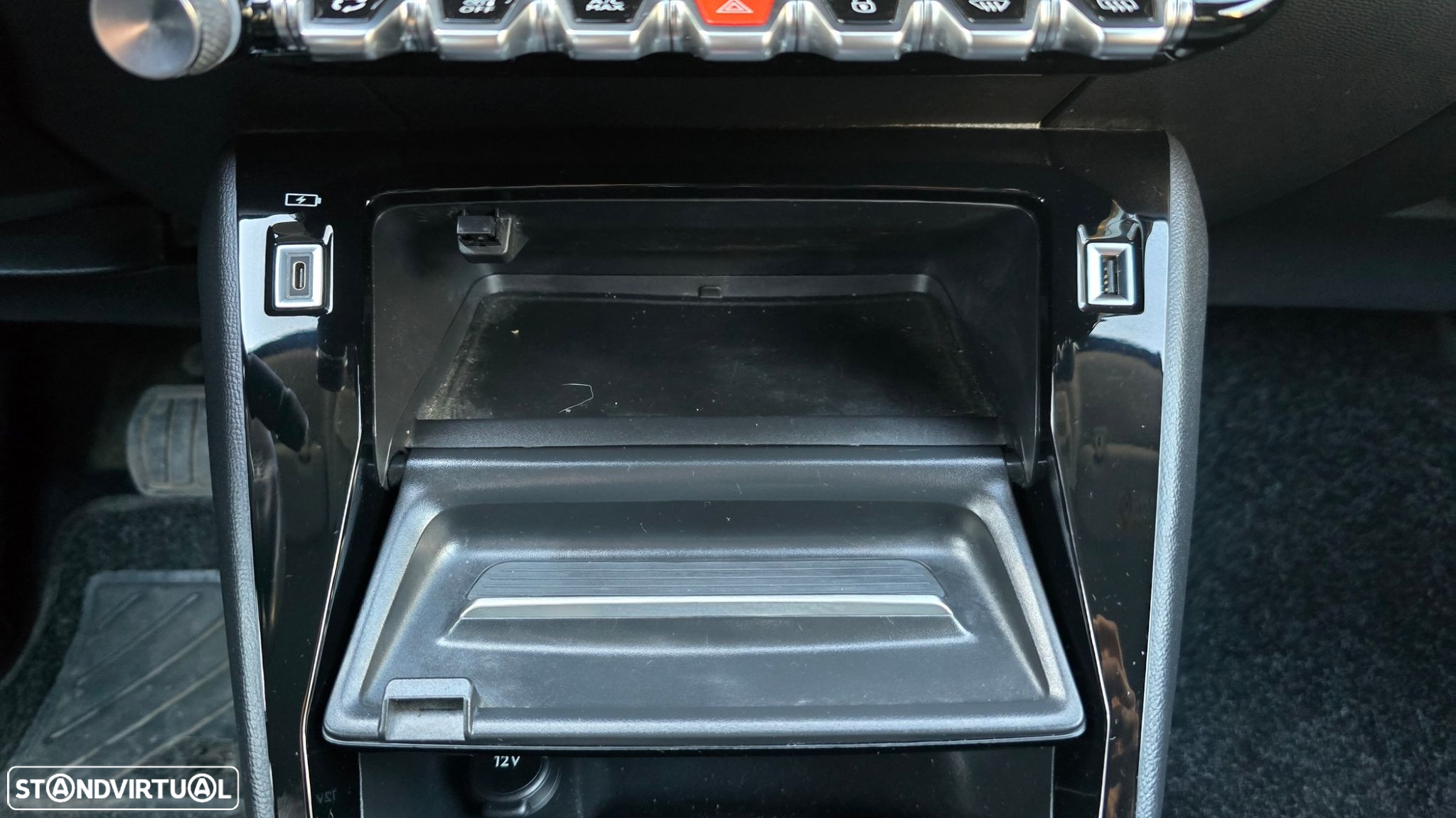 Peugeot e-208 Allure - 37