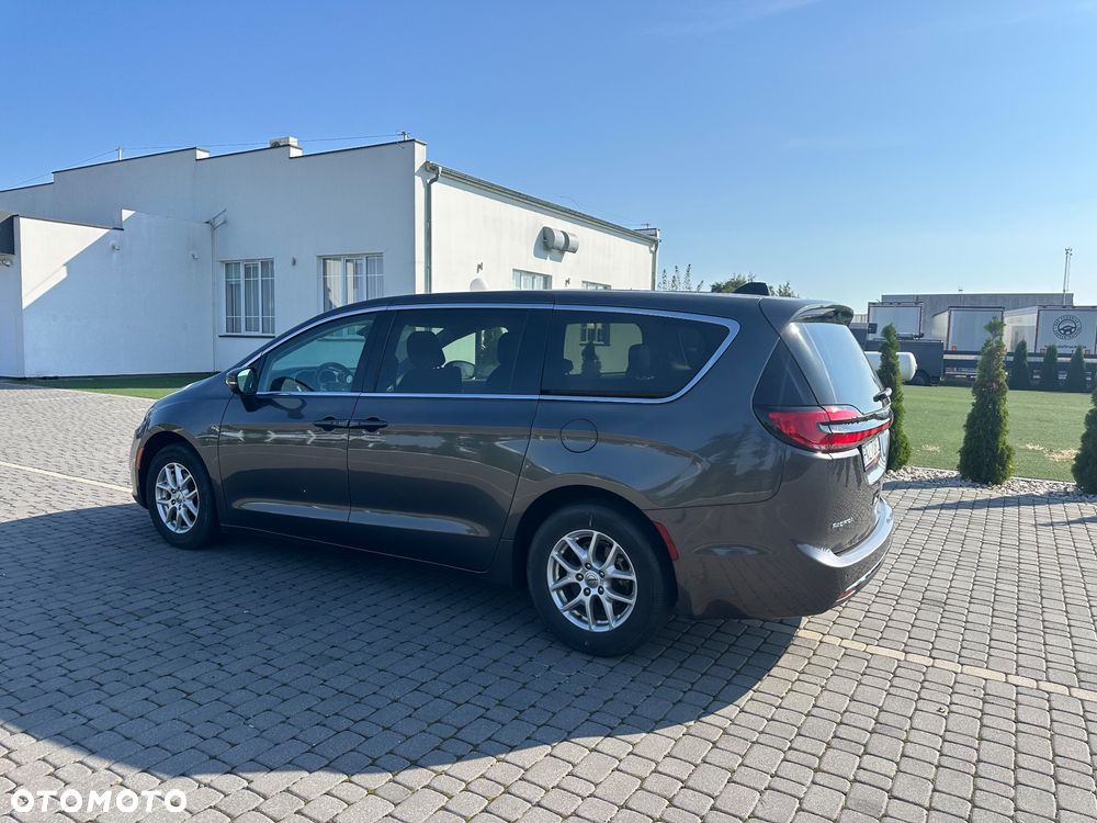 Chrysler Pacifica - 5