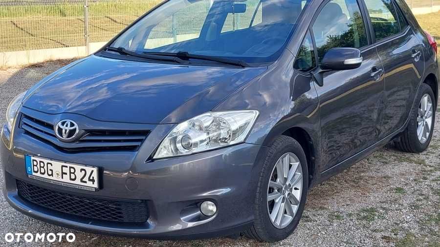 Toyota Auris - 1