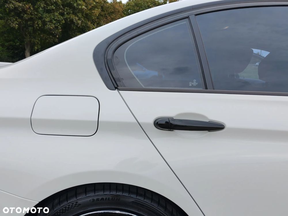 BMW Seria 3 318i - 33