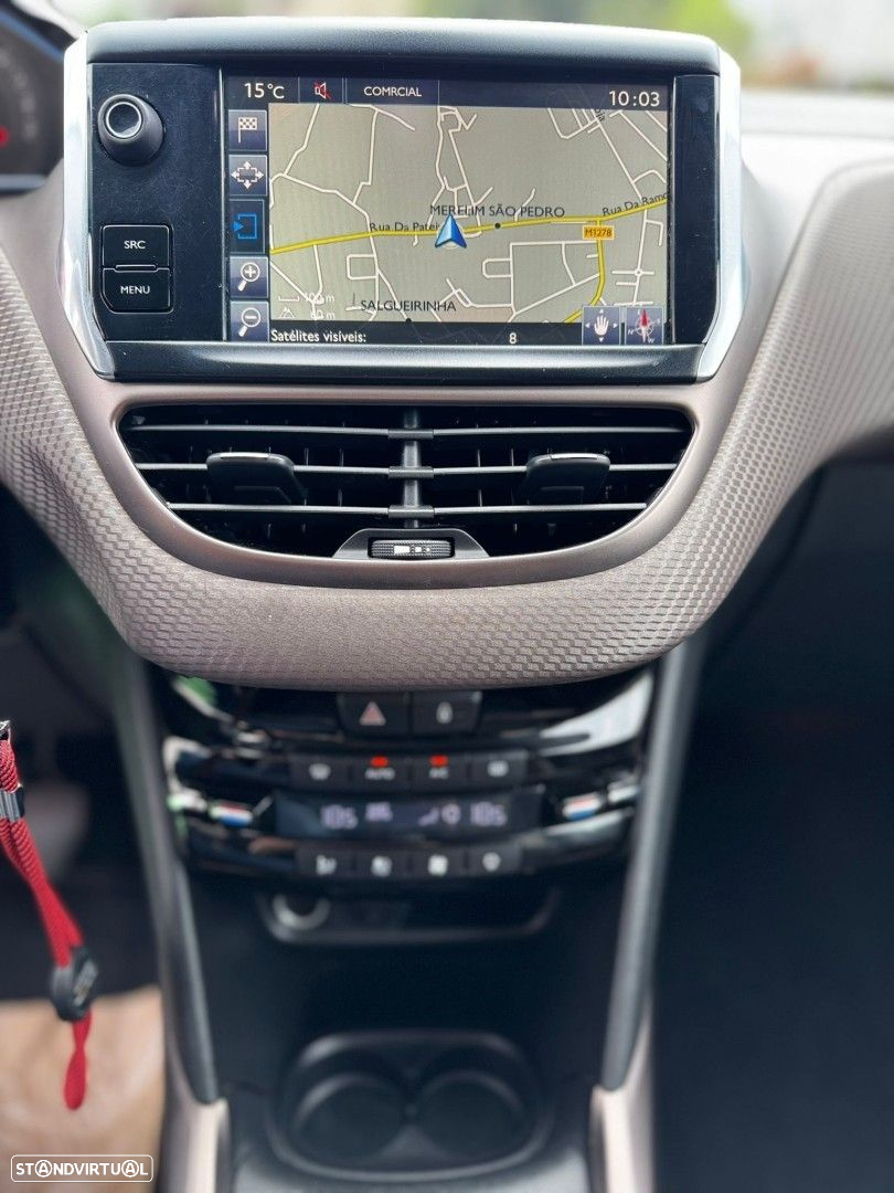 Peugeot 2008 1.2 PureTech Allure - 12