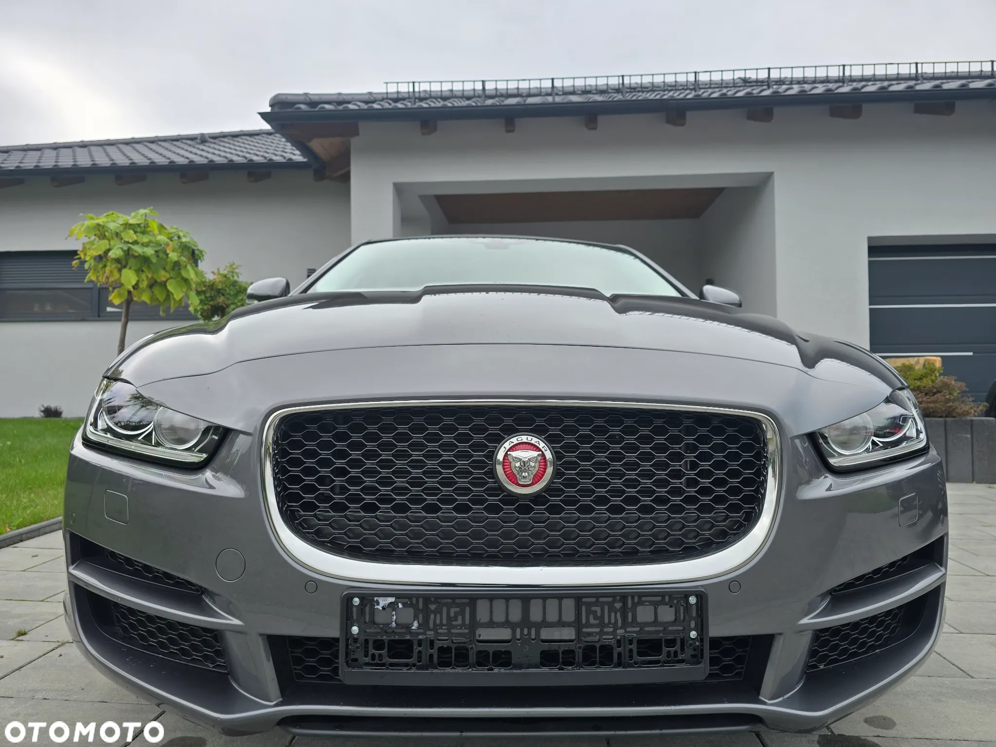 Jaguar XE 20d Prestige - 6