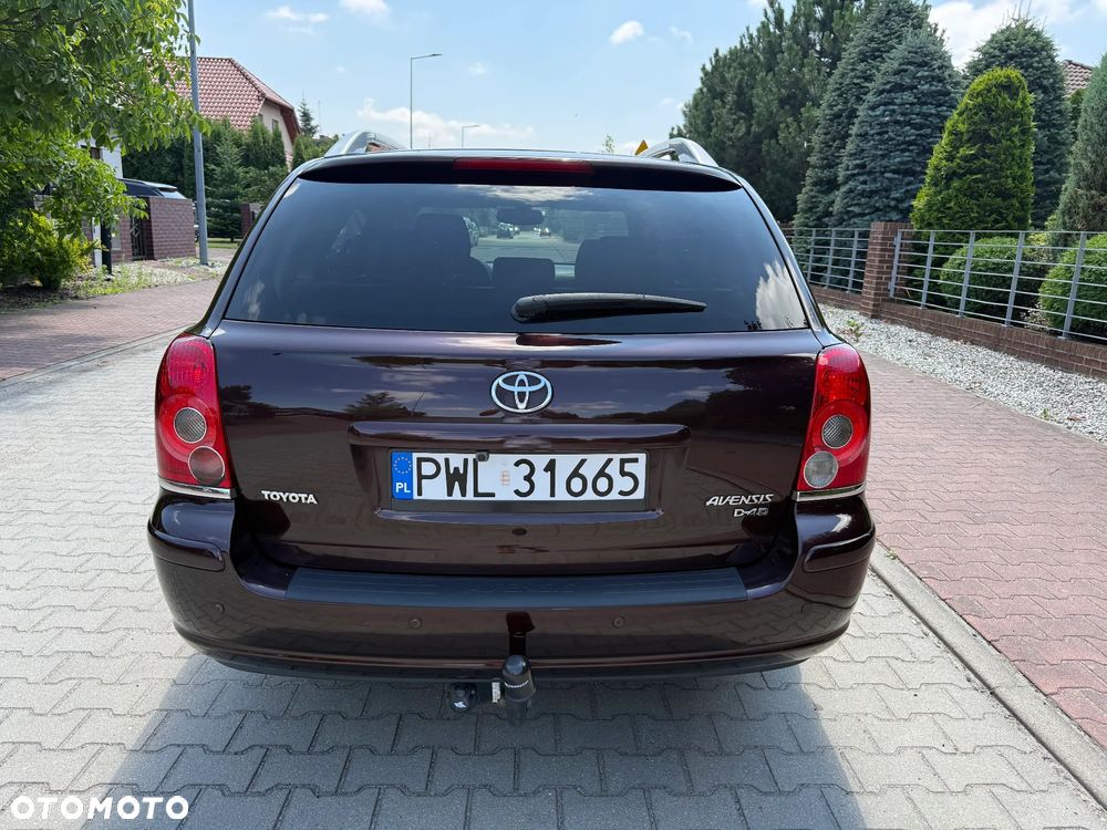 Toyota Avensis 2.0 D-4D - 14