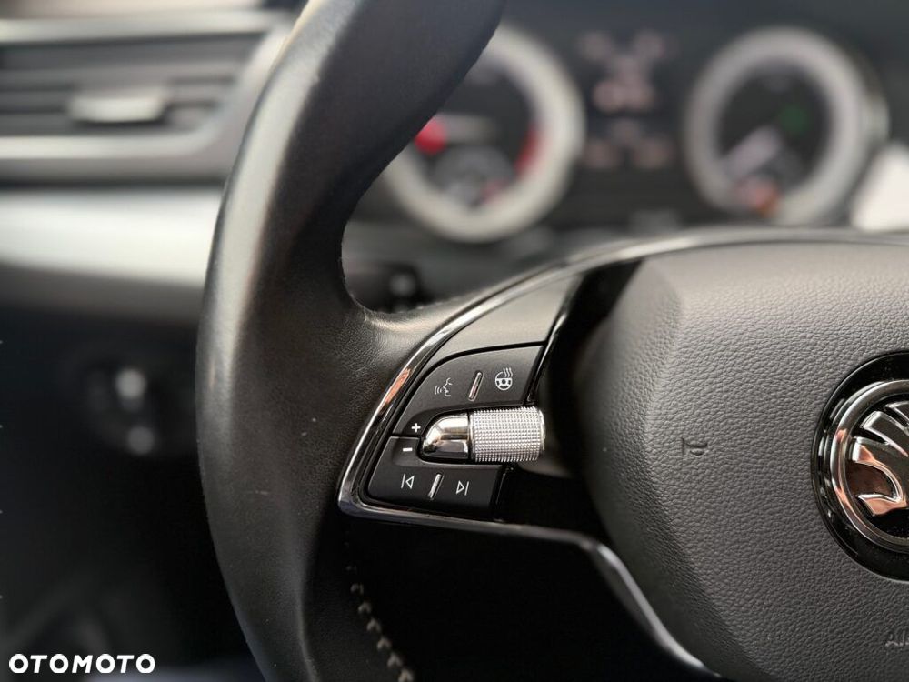 Skoda Superb 2.0 TDI SCR Ambition DSG - 9