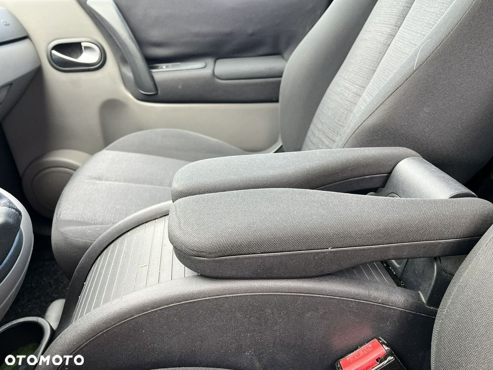 Renault Scenic - 24