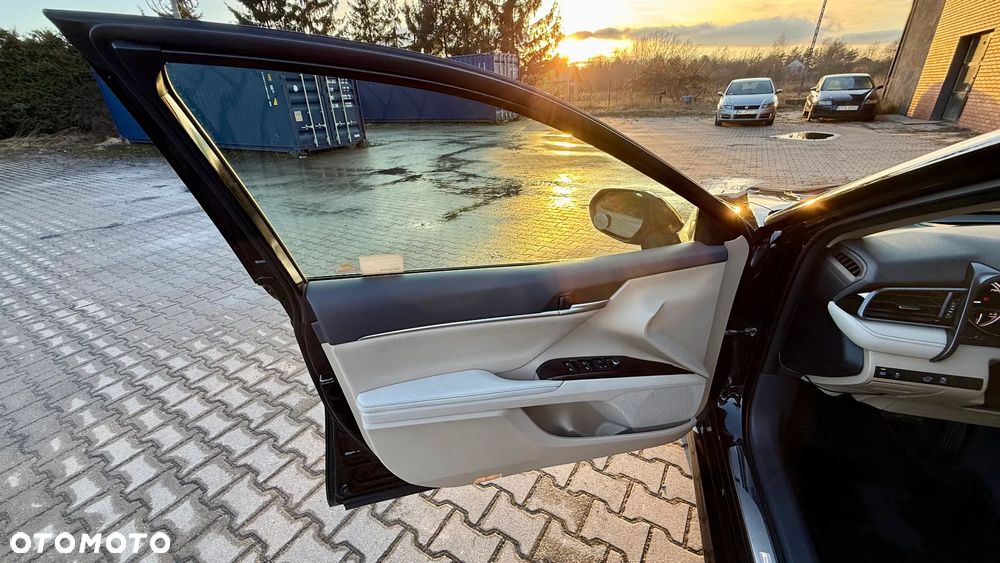 Toyota Camry 2.5 Hybrid Executive CVT - 14