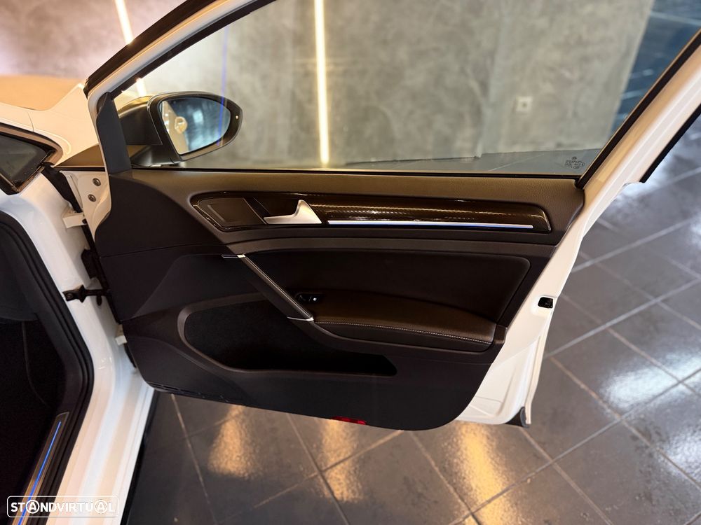 VW Golf R 4Motion (BlueMotion ) DSG - 26