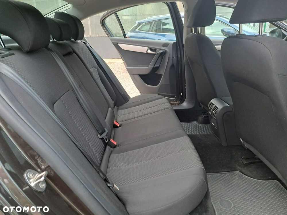 Volkswagen Passat 1.6 TDI Trendline - 14
