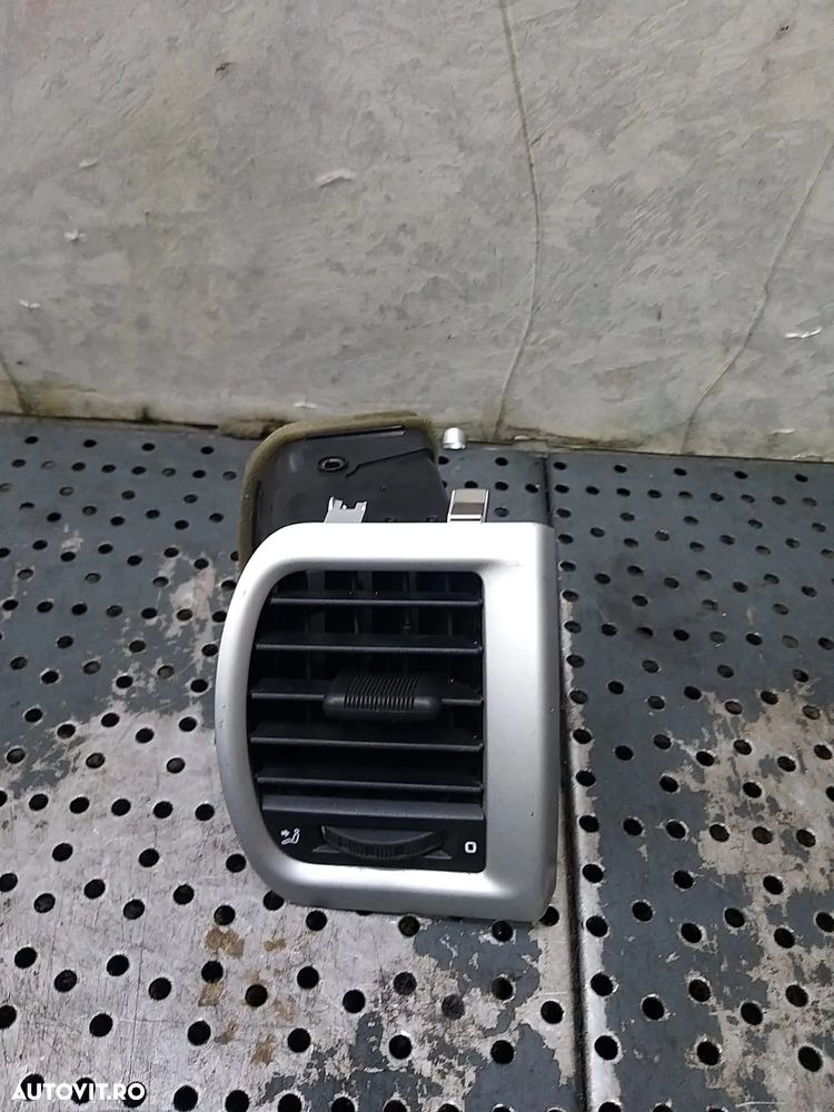 Grila ventilatie bord dreapta skoda roomster 5j0819702 - 1