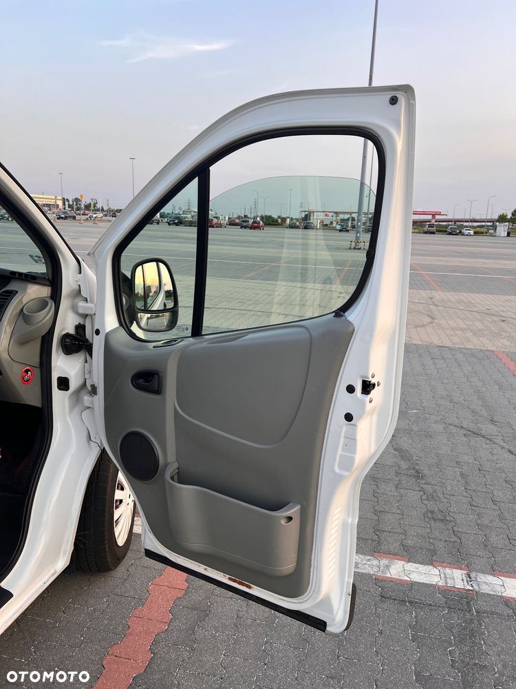 Renault Trafic Passenger - 9