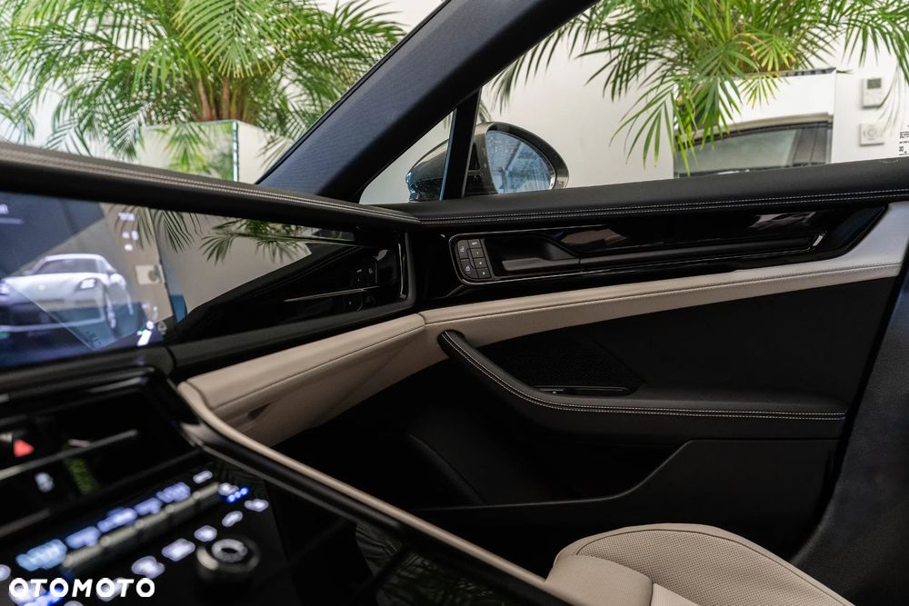 Porsche Panamera 4 E-Hybrid - 24