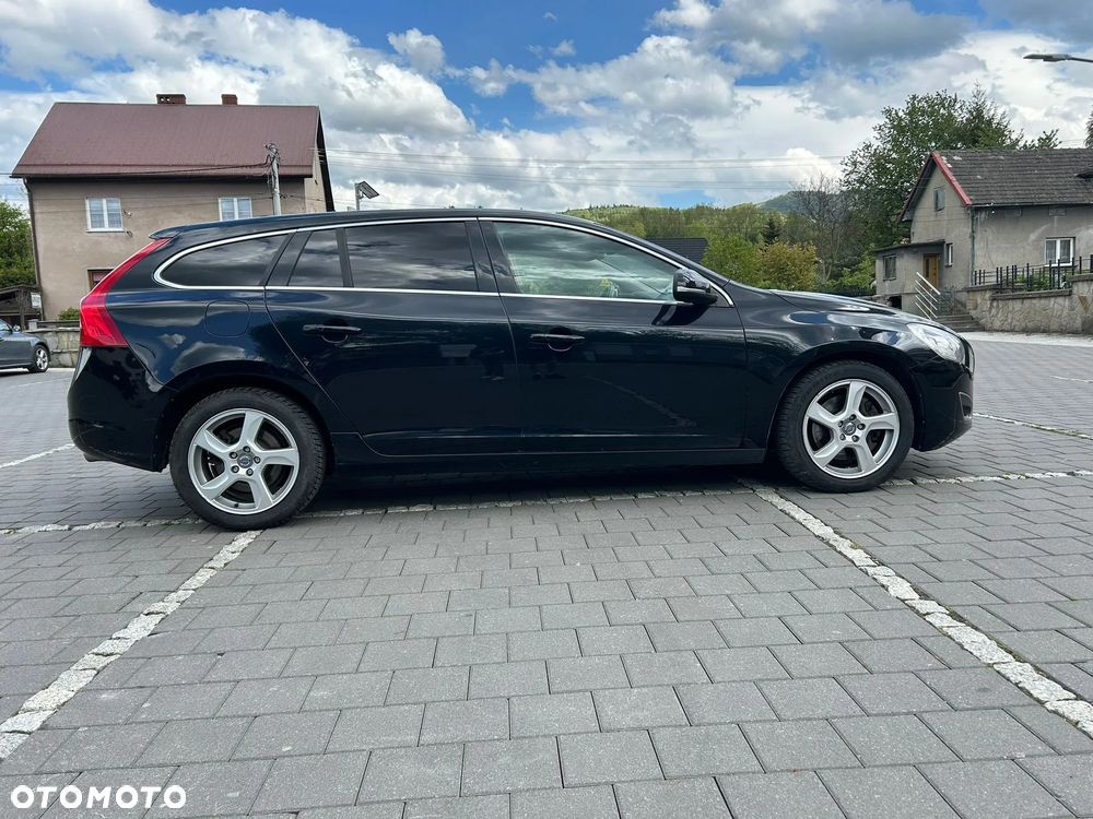 Volvo V60 D5 AWD Summum - 2