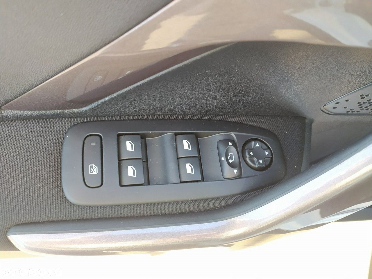 Peugeot 2008 1.2 Pure Tech Style S&S - 7