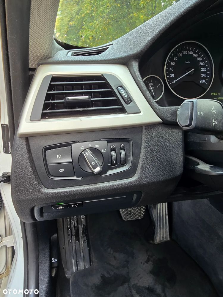 BMW Seria 3 320d xDrive Advantage - 16