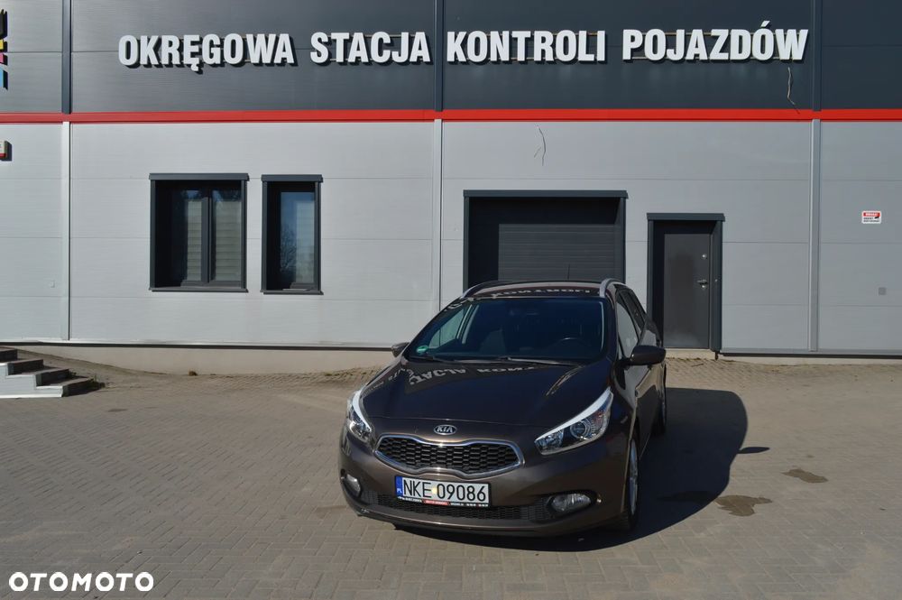 Kia Ceed 1.6 GDI Dream Team Edition - 1