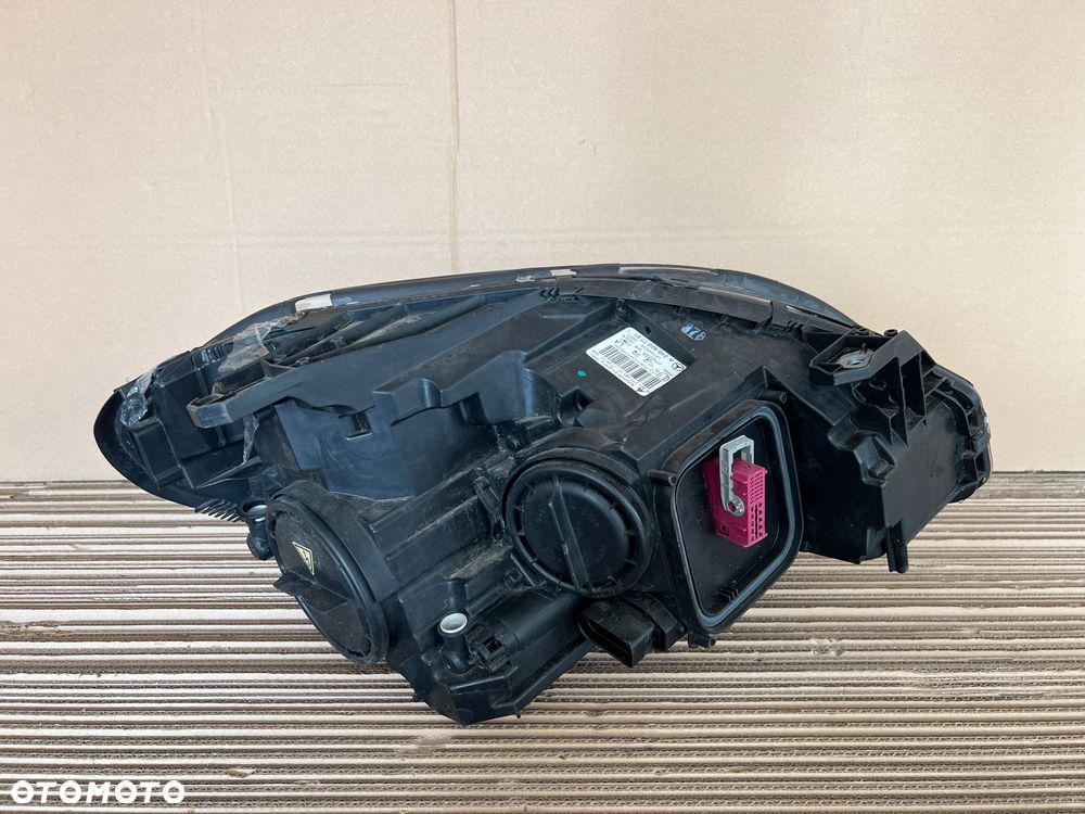 Mercedes B Klasa 246  BI-XENON A2468207761 - 2