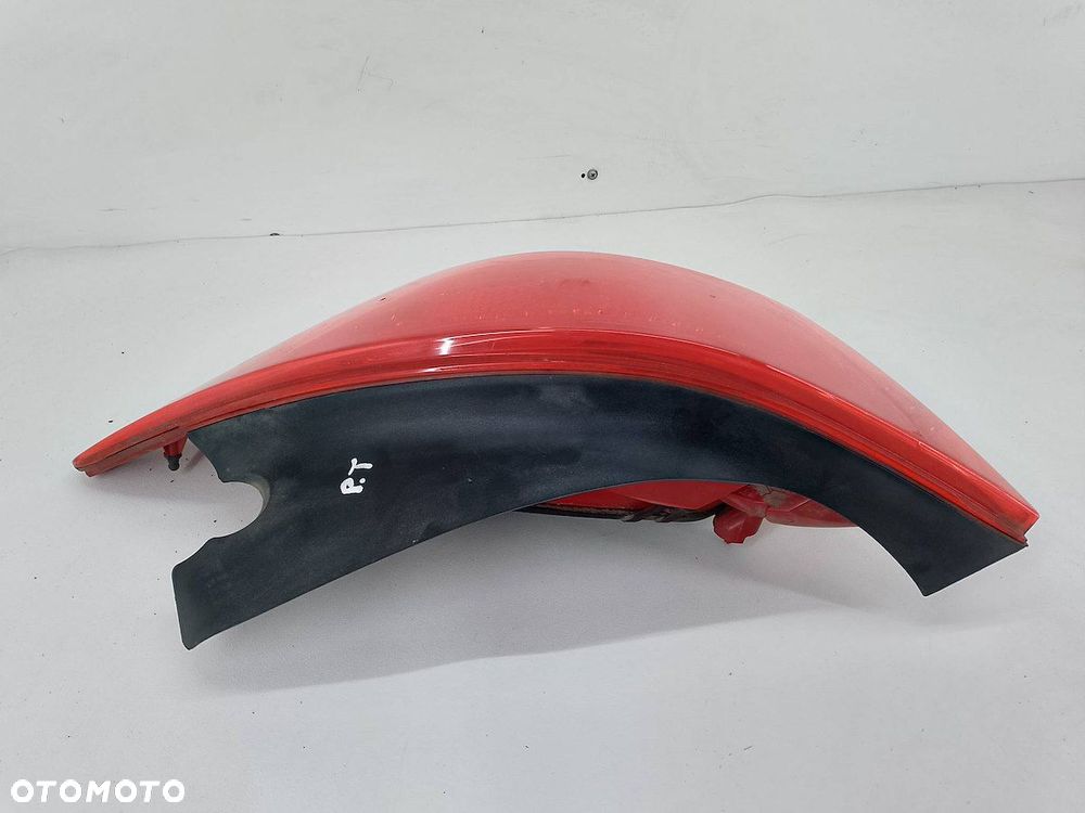 LAMPA TYLNA PRAWA PEUGEOT 308 9680425680 HATCHBACK - 4