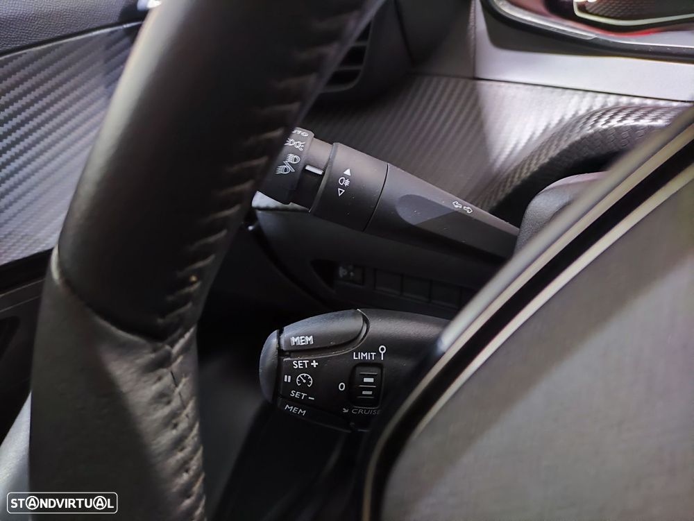 Peugeot 2008 1.2 PureTech Style - 12