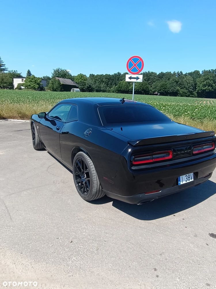 Dodge Challenger - 10