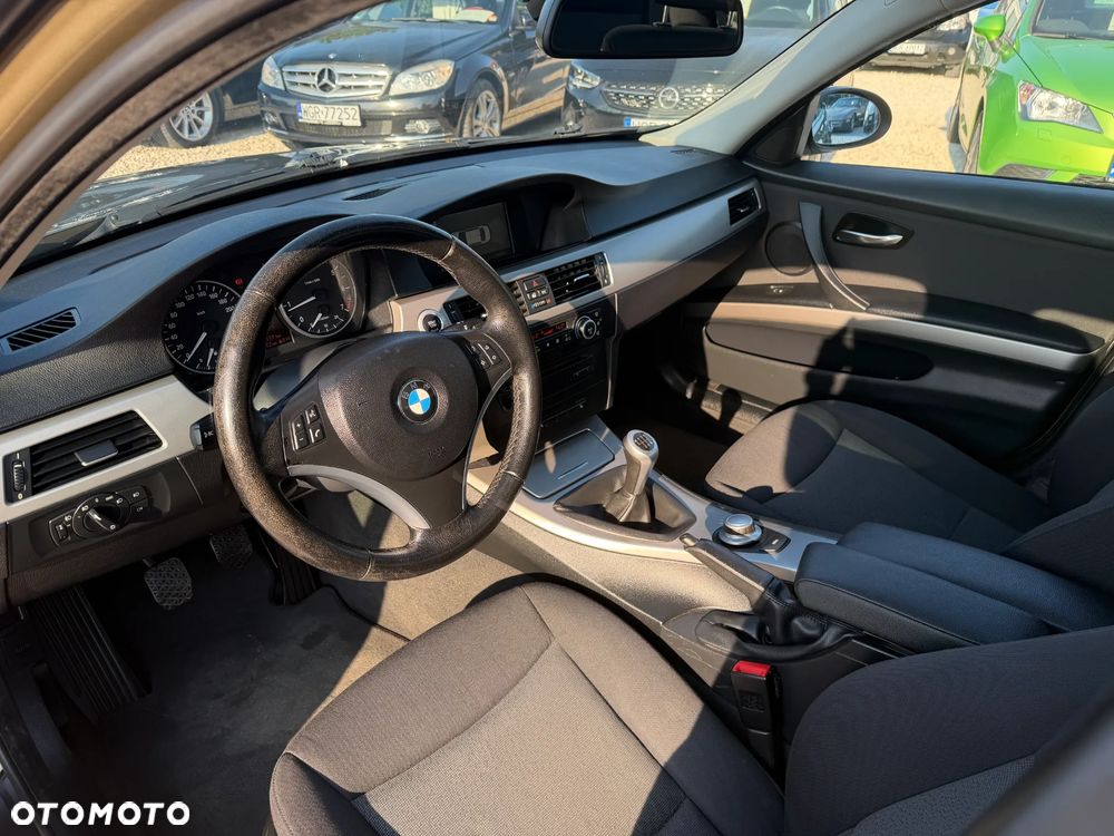 BMW Seria 3 320i - 14