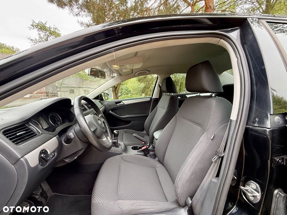 Volkswagen Jetta 1.6 TDI Comfortline - 17