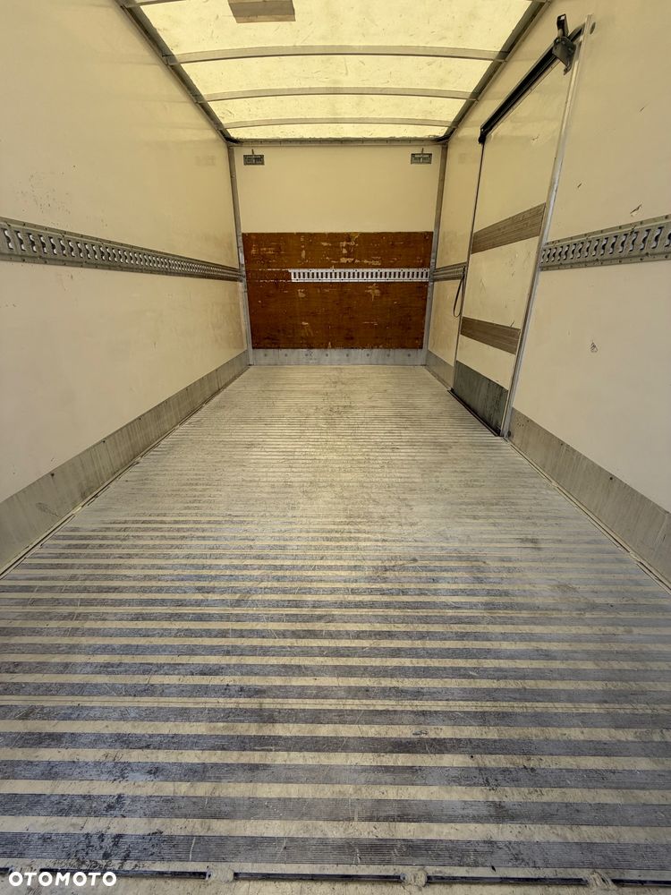 Iveco Daily 35C14 Kontener 8 Palet z windą 750 kg - 15