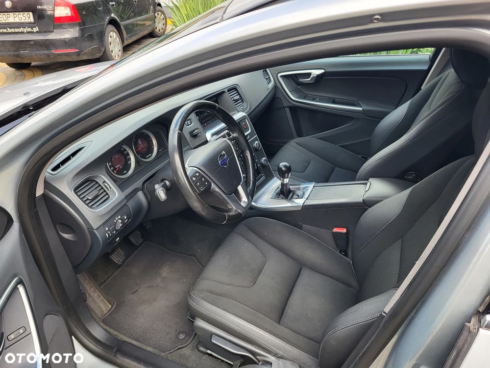 Volvo V60 D3 Momentum - 28