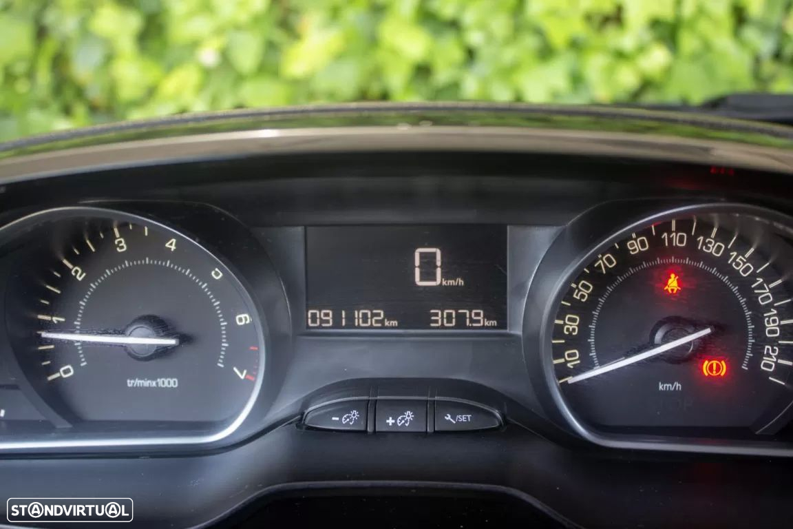 Peugeot 2008 1.2 PureTech Style - 17