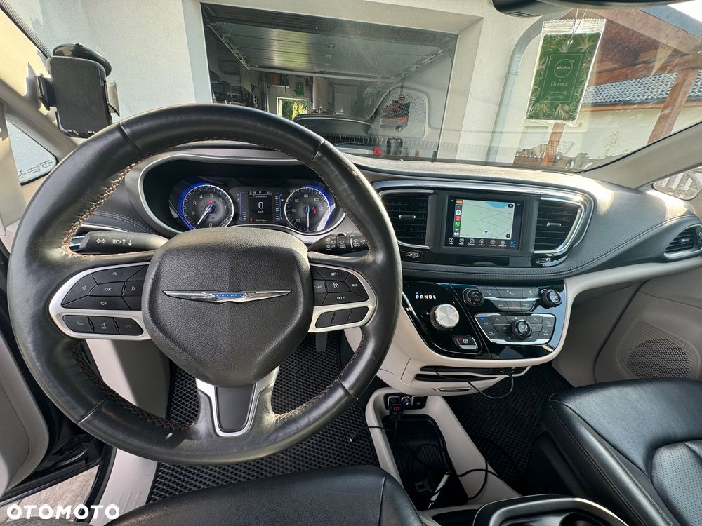 Chrysler Pacifica - 11