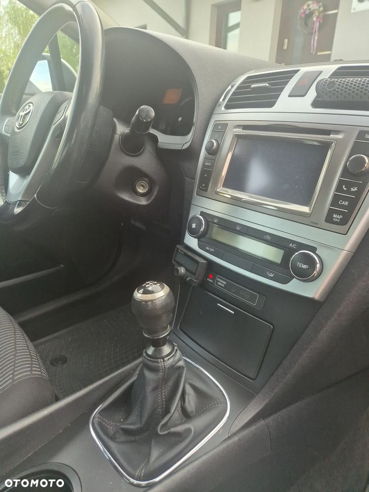 Toyota Avensis - 12