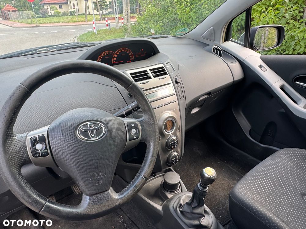 Toyota Yaris 1.33 VVT-i Executive - 13