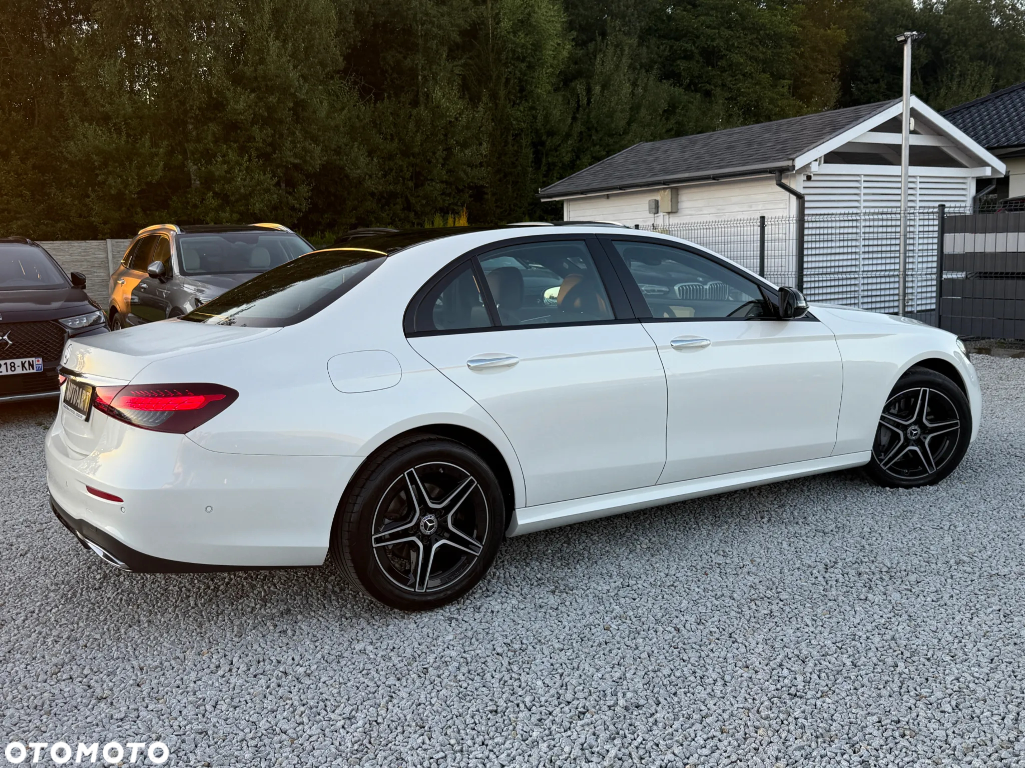 Mercedes-Benz Klasa E 220 d 4Matic T 9G-TRONIC AMG Line - 17