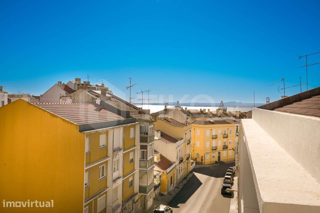 T4 NO BEATO | LISBOA – 86 m² | 4 QUARTOS | ELEVADO POTENCIAL PARA ARRE - Grande imagem: 2/32