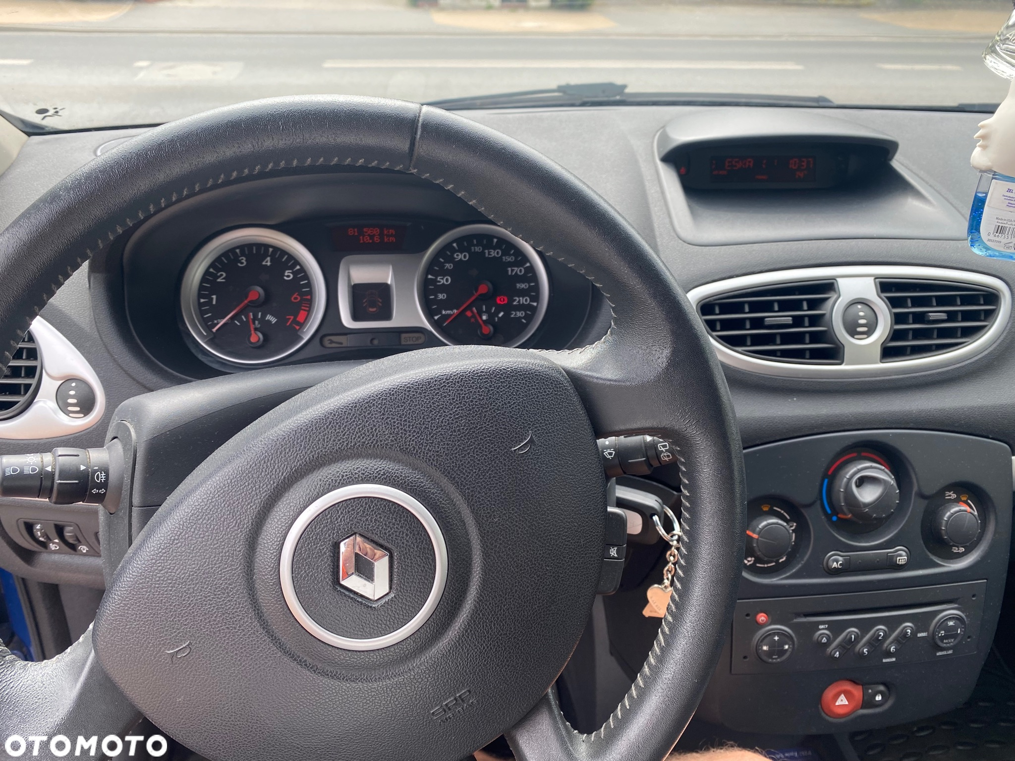 Renault Clio 1.2 16V 75 Collection - 10