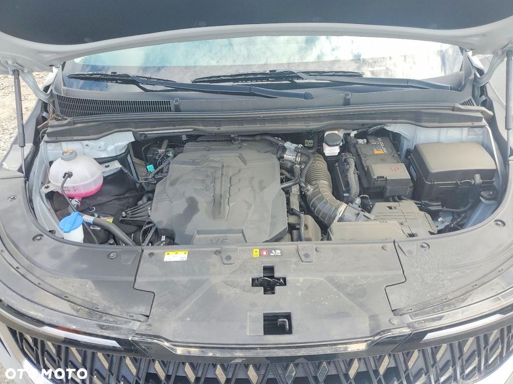 Kia Carnival - 12