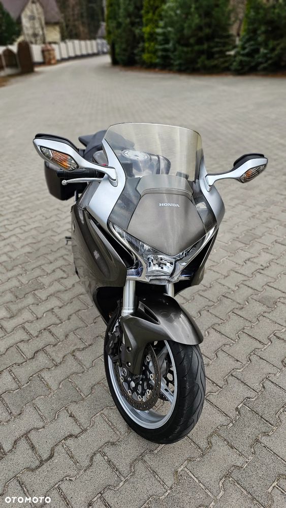 Honda VFR - 3