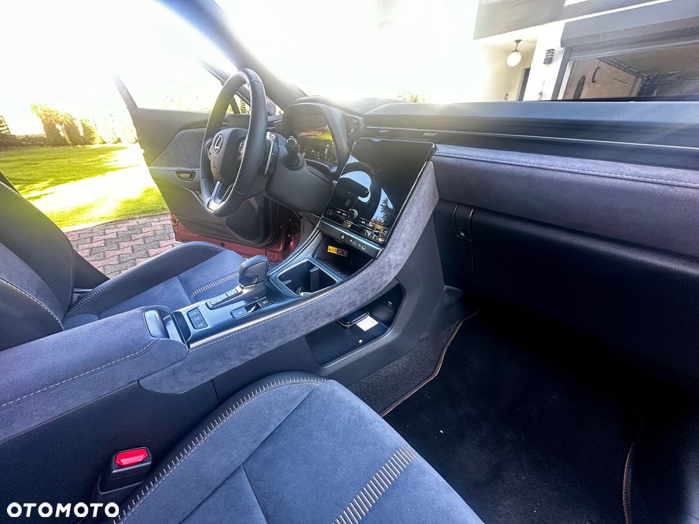 Lexus LBX 1.5 Hybrid Cool - 12