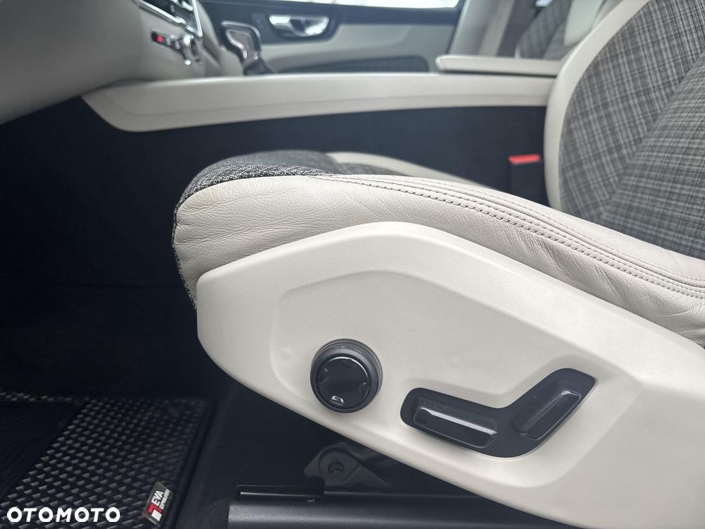 Volvo XC 60 D4 AWD Momentum - 11