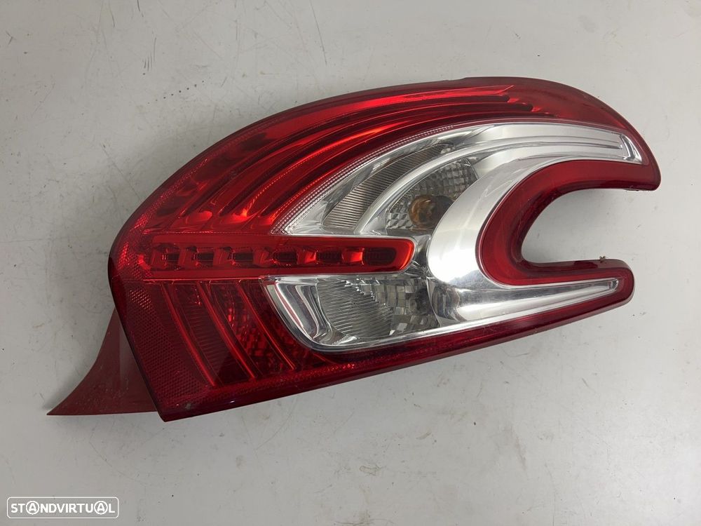 Farolim Dto Trás PEUGEOT 208 (CA_, CC_) 03.12 usado - 1