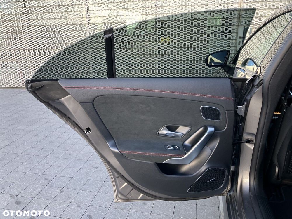 Mercedes-Benz CLA - 33
