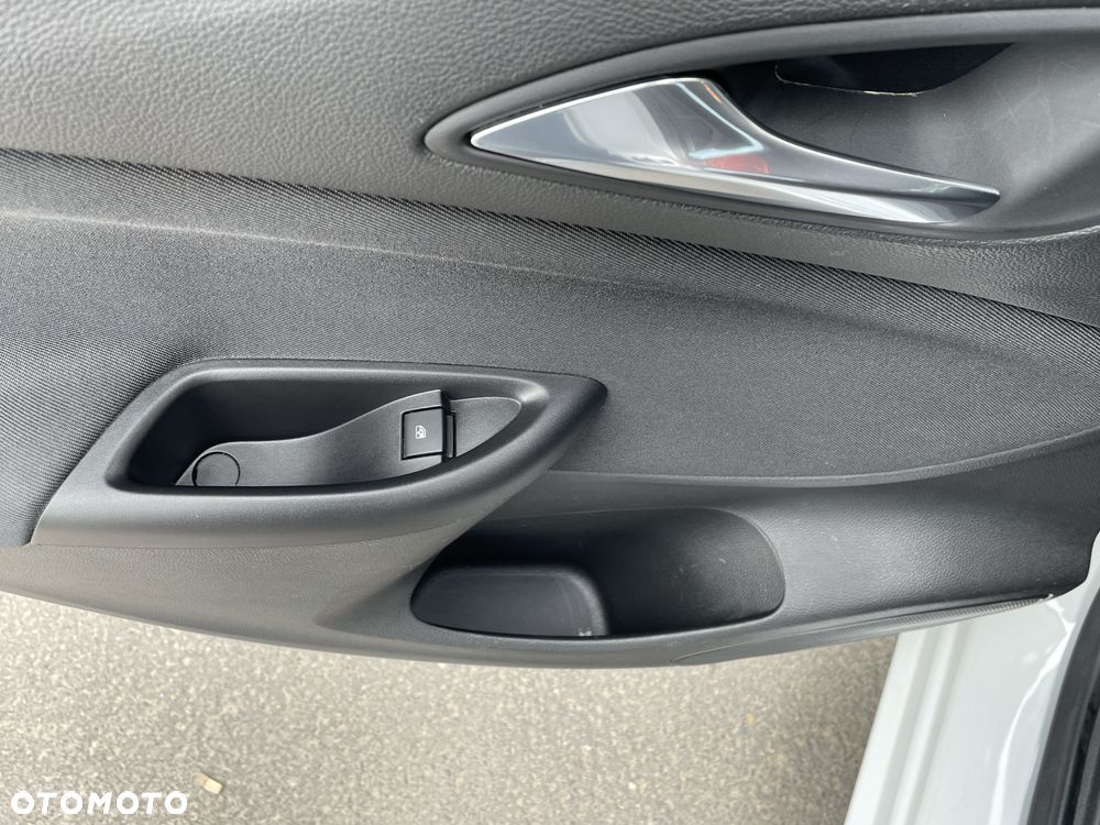 Opel Astra 1.4 T Dynamic S&S - 30