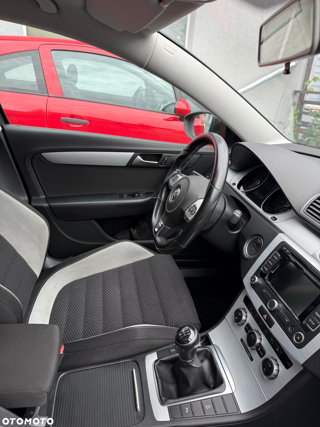 Volkswagen Passat Variant 2.0 TDI BlueMotion Technology R-Line - 13