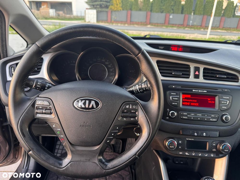Kia Ceed 1.4 L - 6