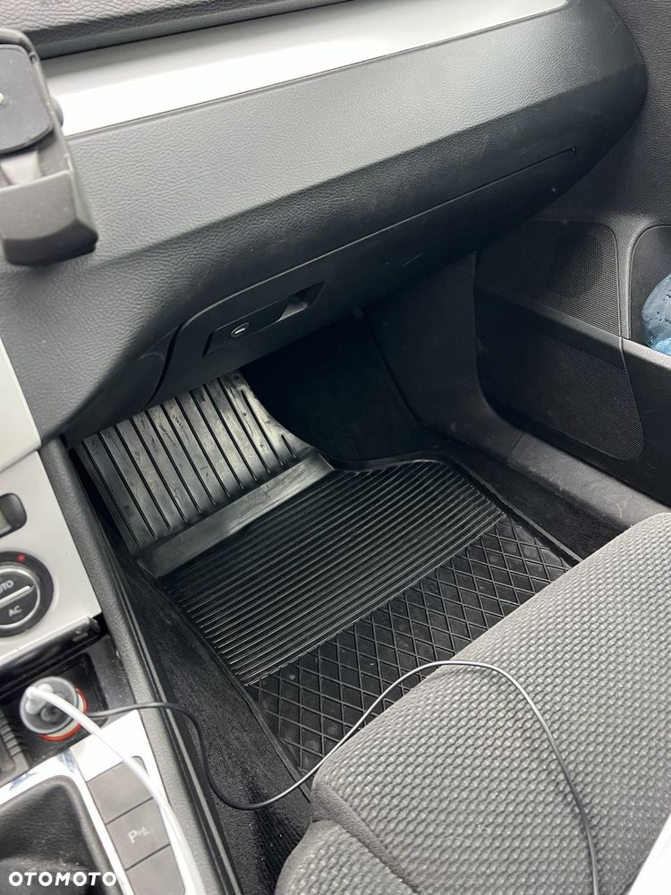 Volkswagen Passat 2.0 TDI Comfortline - 11