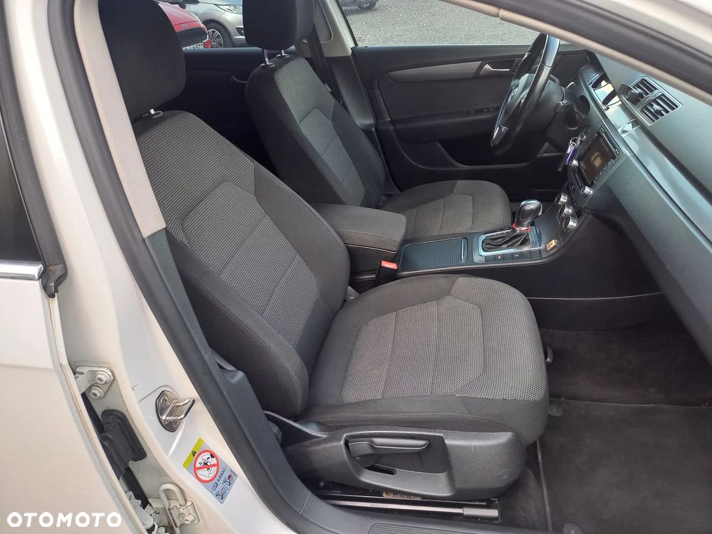 Volkswagen Passat 2.0 TDI Comfortline DSG - 18
