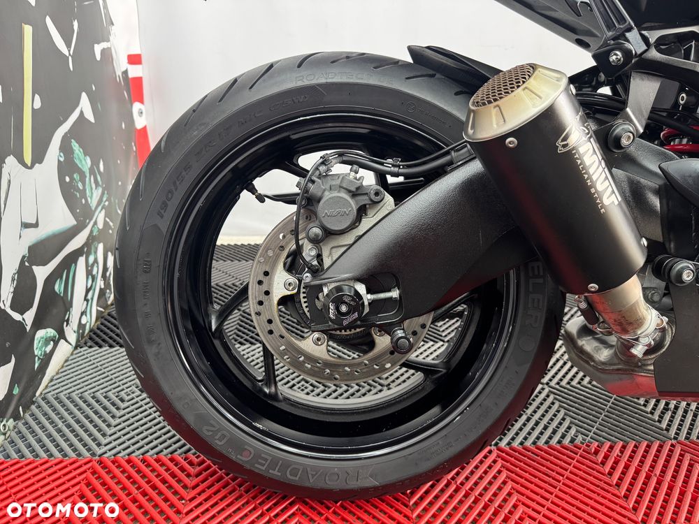 Suzuki GSX - 28