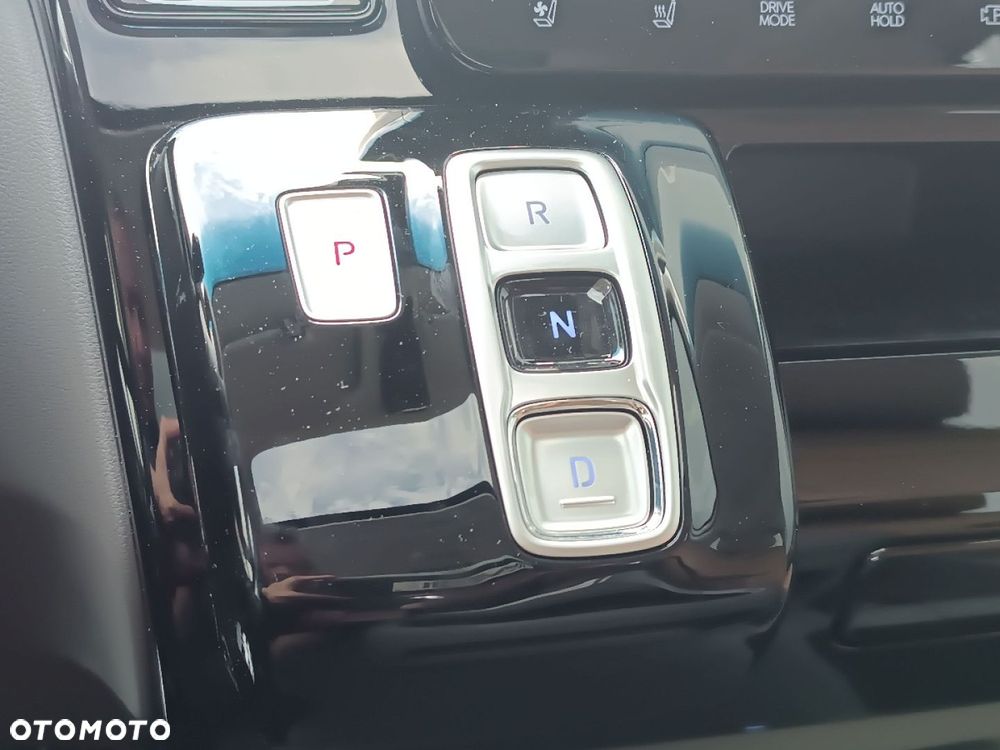 Hyundai Staria 1.6 T-GDI HEV Luxury - 24