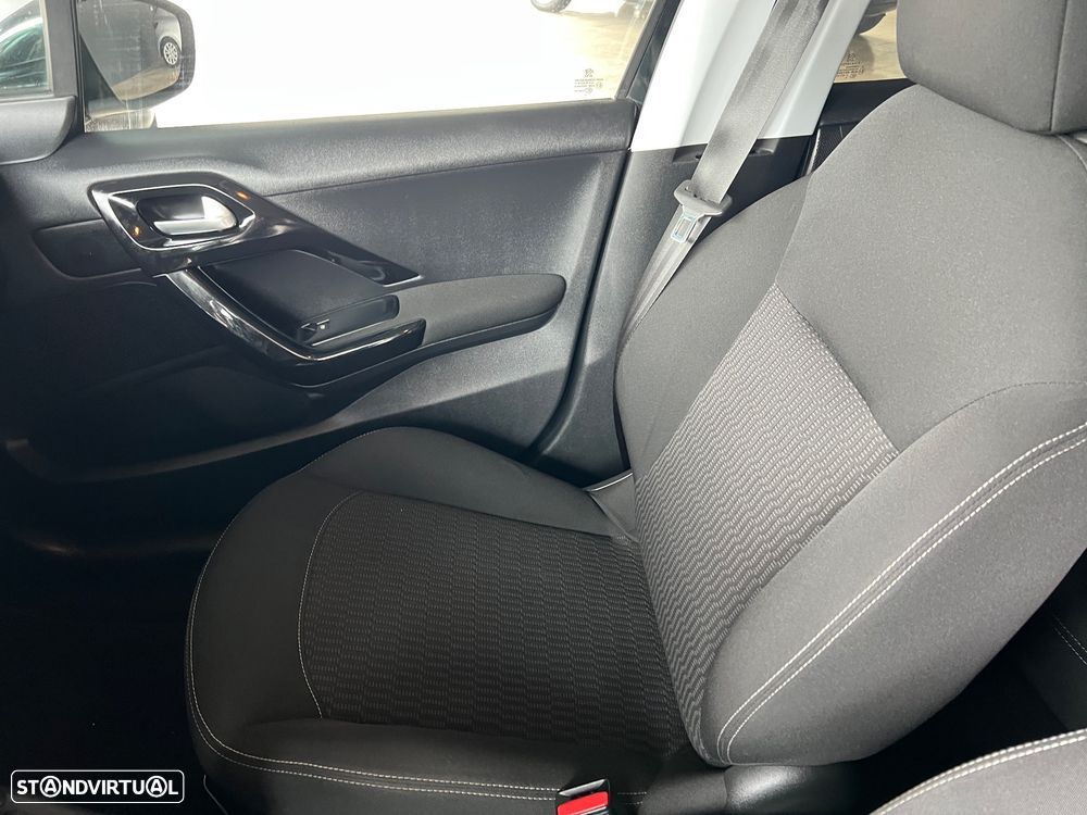 Peugeot 208 1.2 PureTech Active - 22