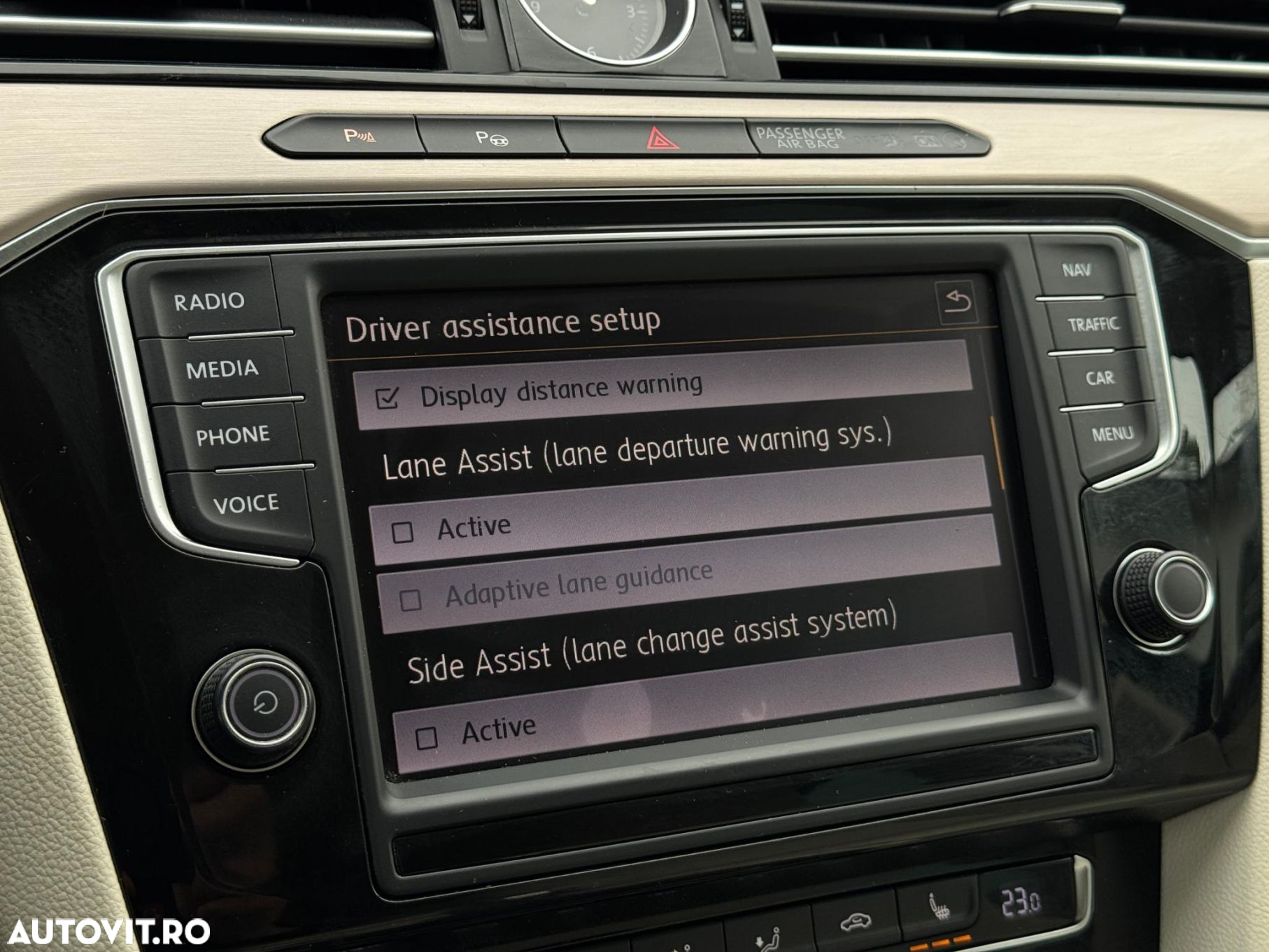 Volkswagen Passat - 13