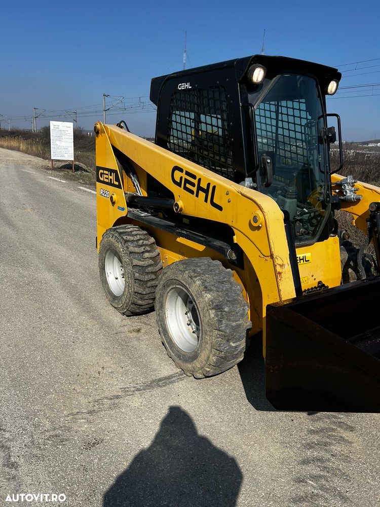 Gehl R220 - 4